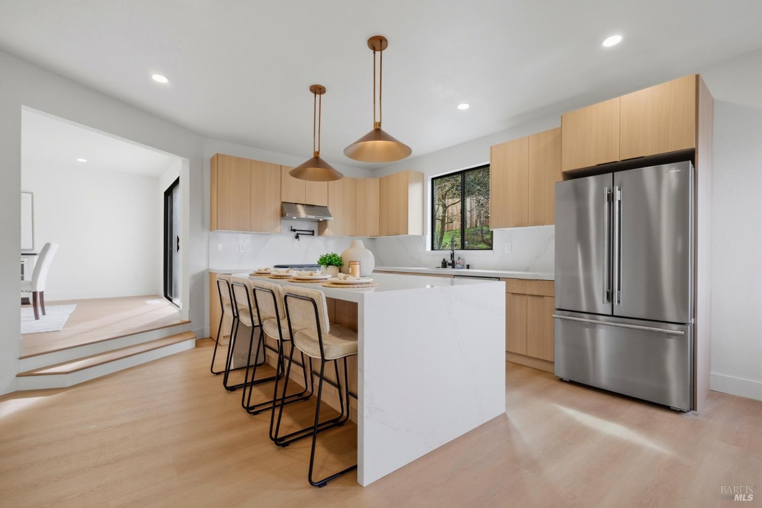 Detail Gallery Image 14 of 41 For 151 Kathy Ellen Ct, Vallejo,  CA 94591 - 5 Beds | 3 Baths