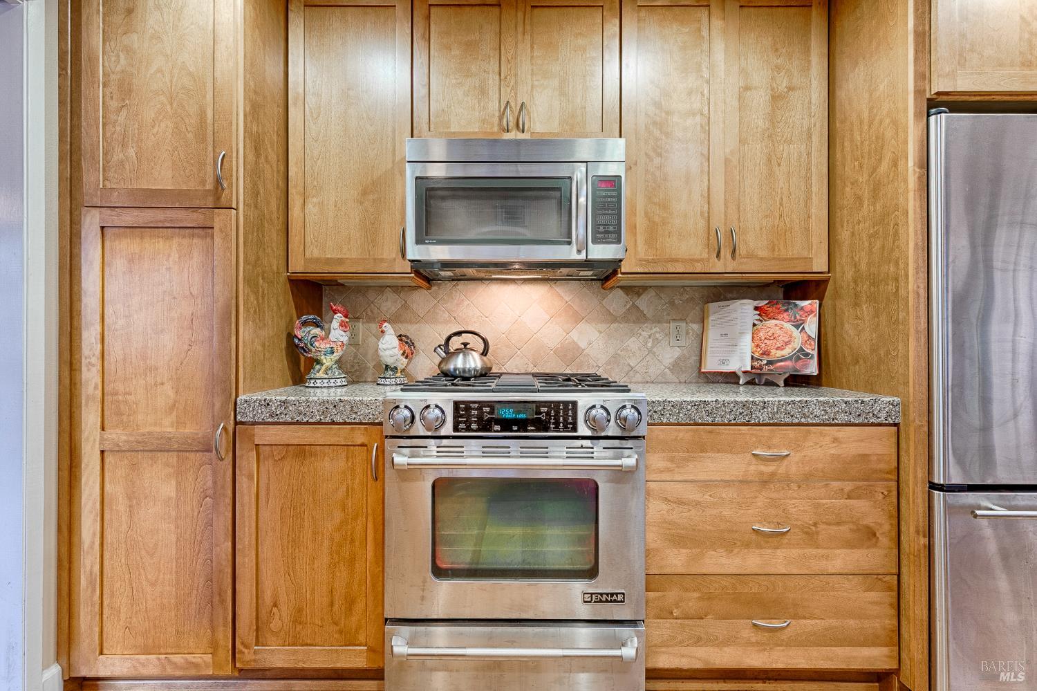 Detail Gallery Image 14 of 39 For 46 Autumn Leaf Dr, Santa Rosa,  CA 95409 - 2 Beds | 2 Baths