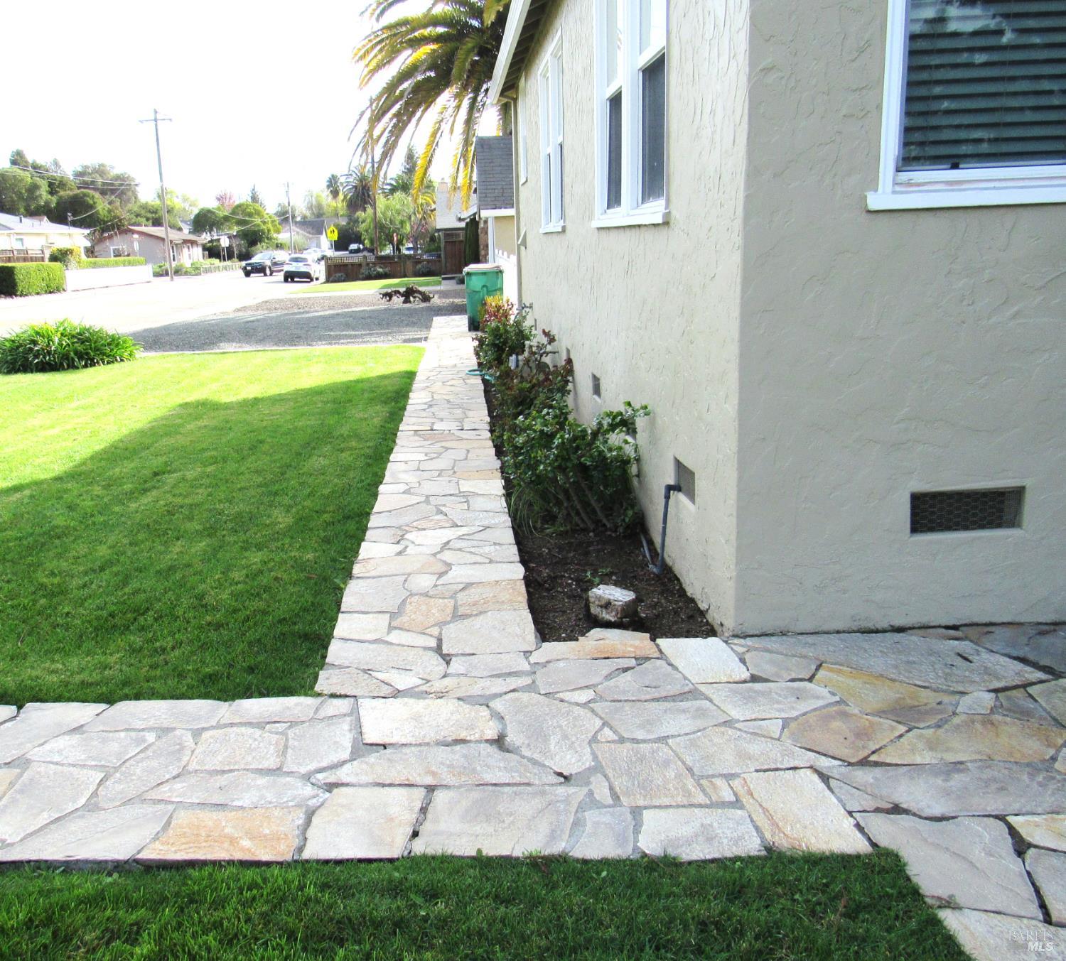 Detail Gallery Image 5 of 20 For 403 W Spain St, Sonoma,  CA 95476 - 2 Beds | 2 Baths