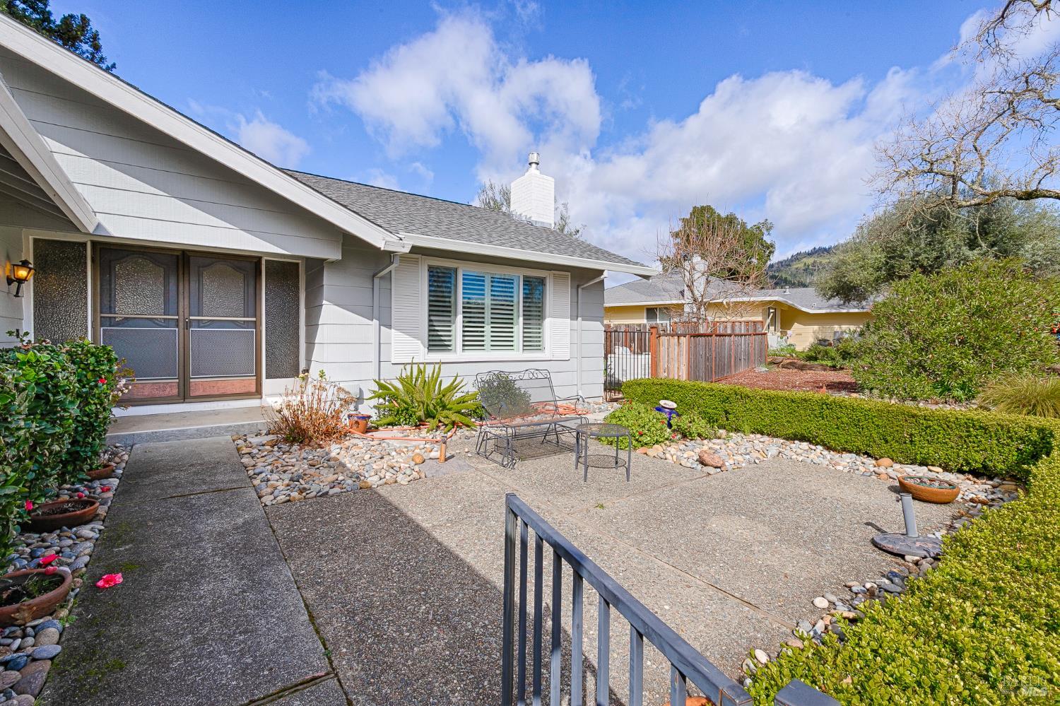 Detail Gallery Image 3 of 39 For 46 Autumn Leaf Dr, Santa Rosa,  CA 95409 - 2 Beds | 2 Baths