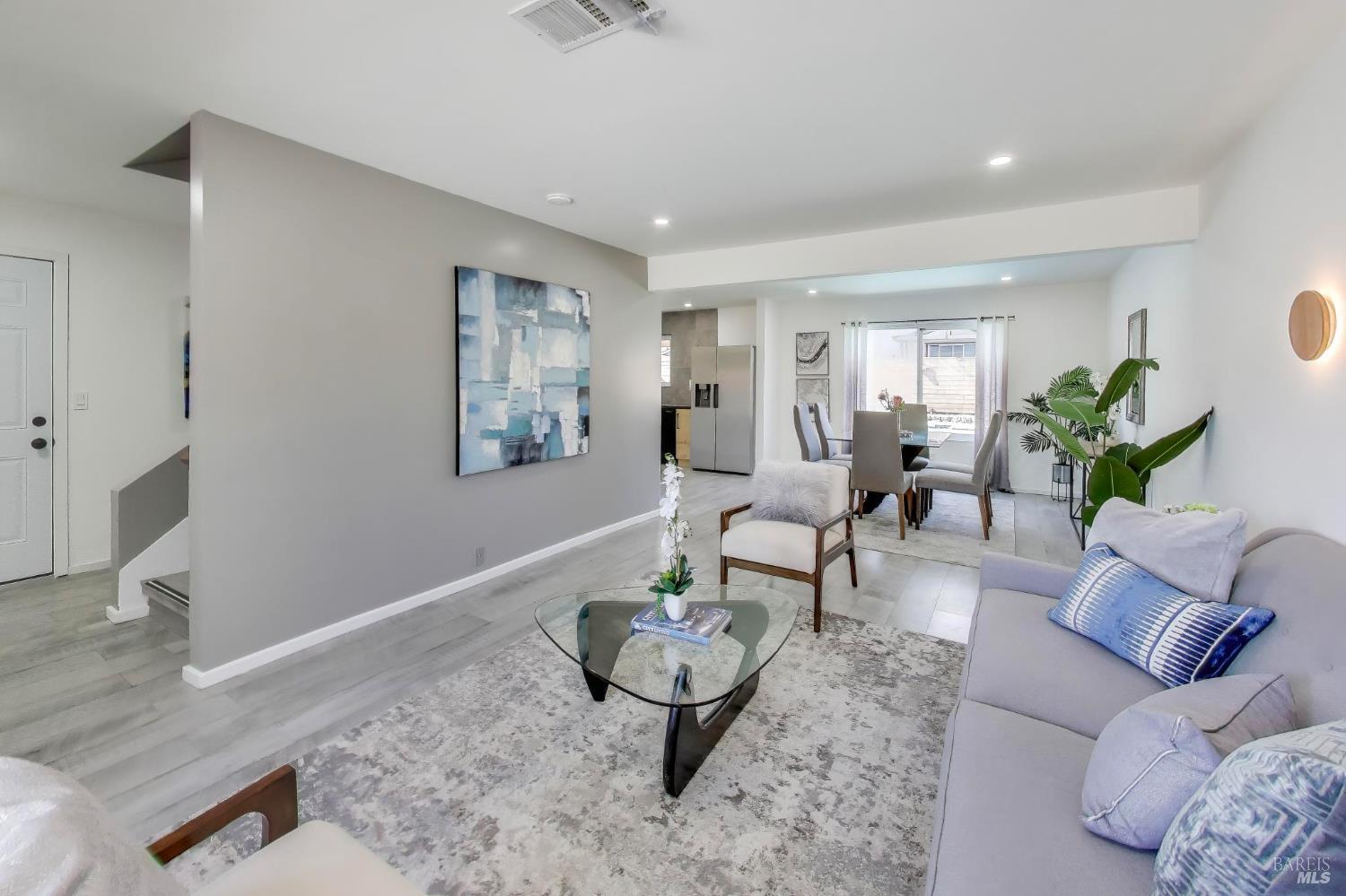 Detail Gallery Image 7 of 39 For 1210 Humphrey Dr, Suisun City,  CA 94585 - 4 Beds | 2/1 Baths