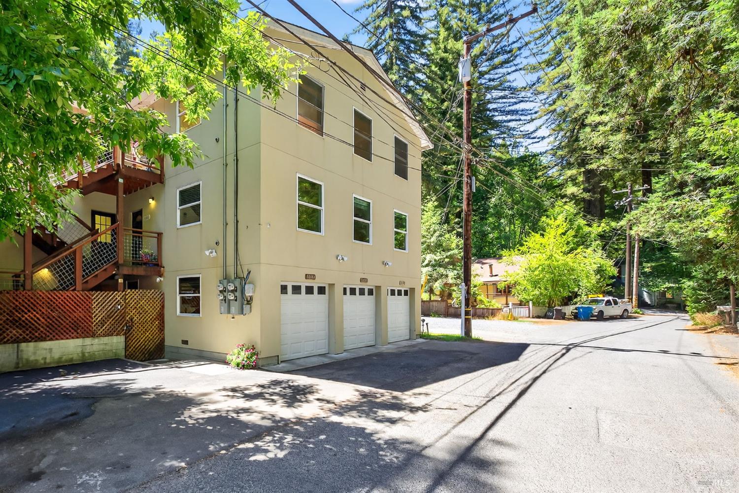 Detail Gallery Image 2 of 19 For 14446 Old Cazadero Rd, Guerneville,  CA 95446 - 6 Beds | 3 Baths