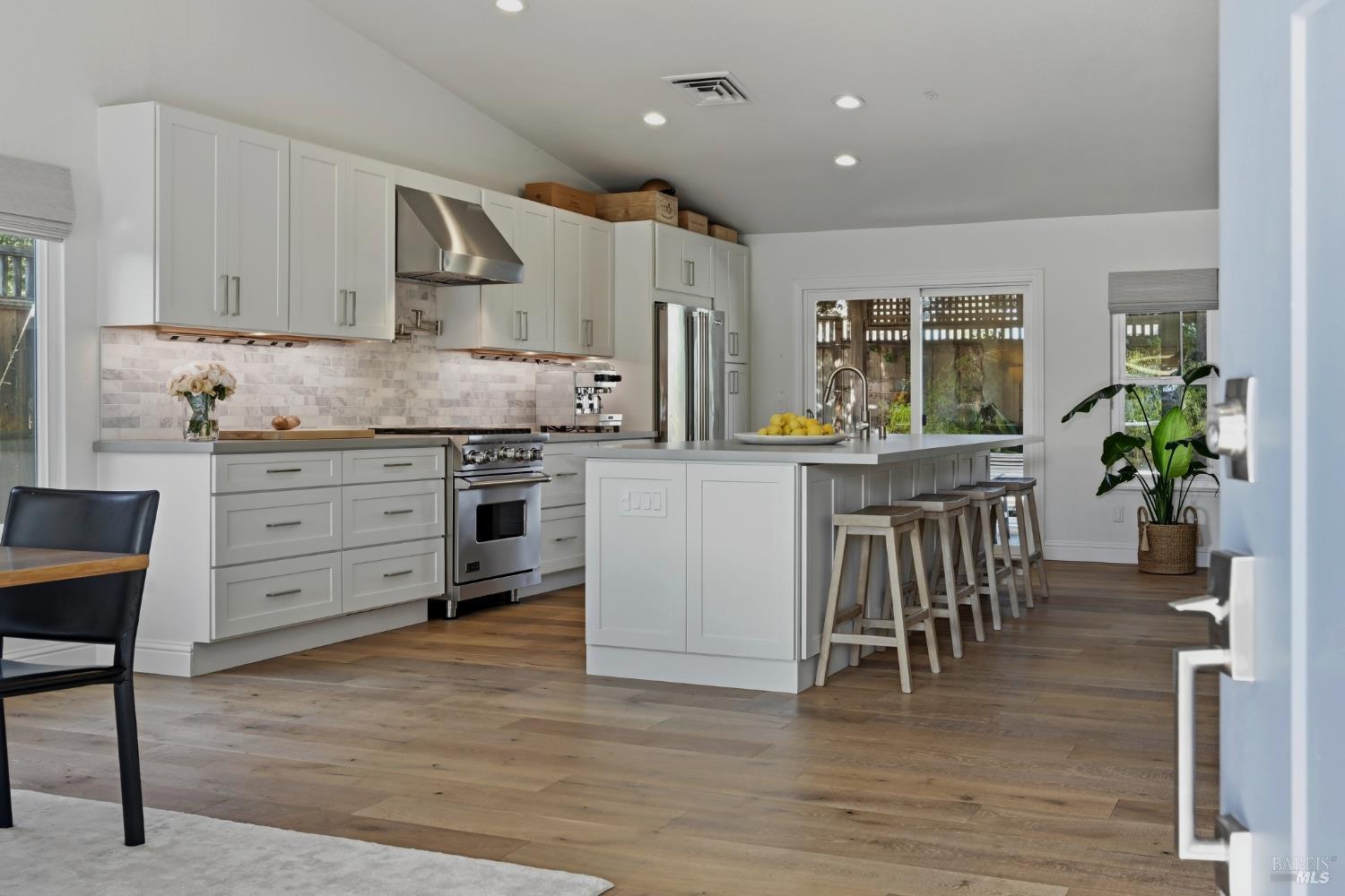 Detail Gallery Image 4 of 41 For 20 Caber Ct, Napa,  CA 94558 - 3 Beds | 2 Baths