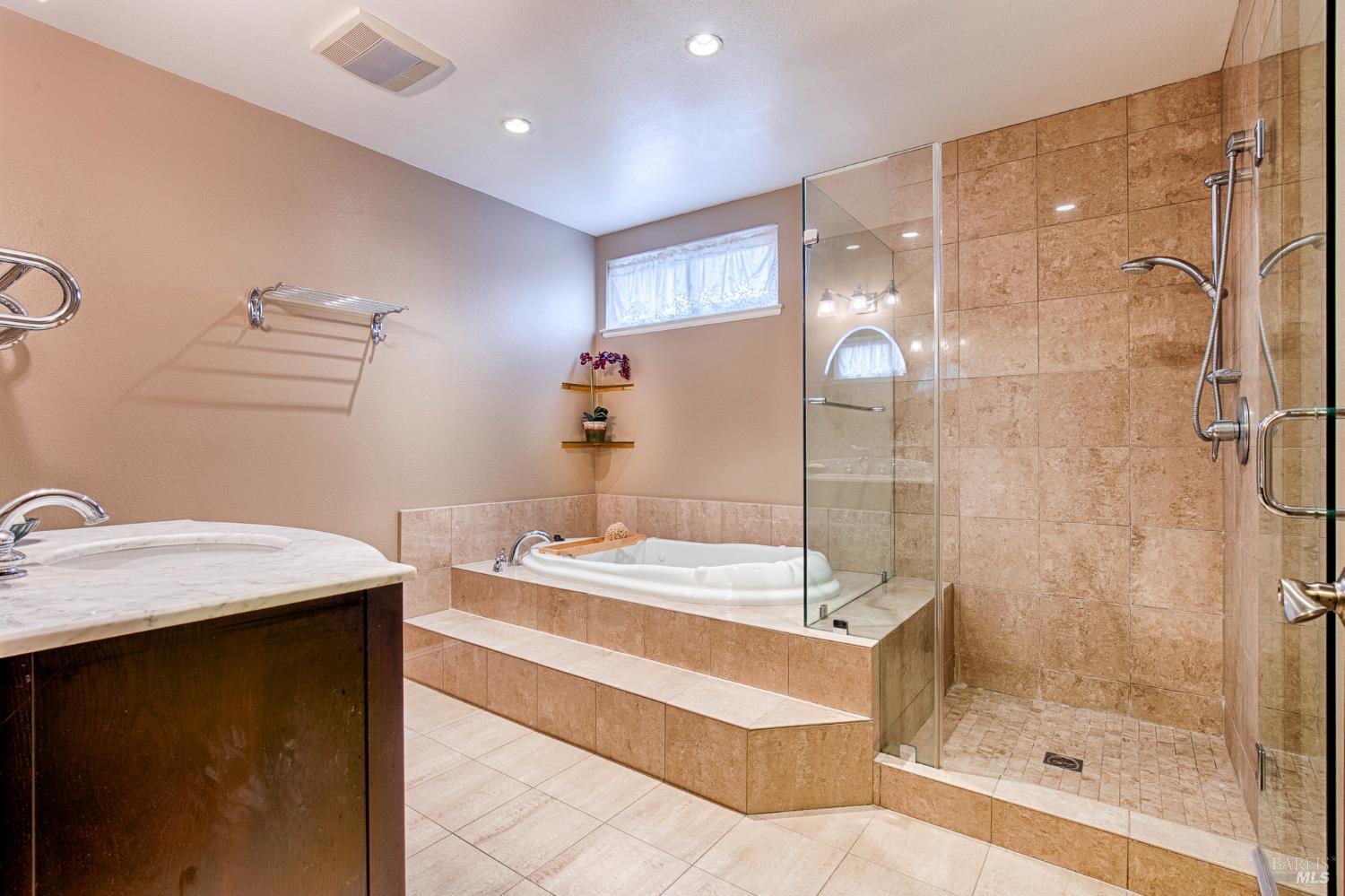 Detail Gallery Image 25 of 39 For 46 Autumn Leaf Dr, Santa Rosa,  CA 95409 - 2 Beds | 2 Baths