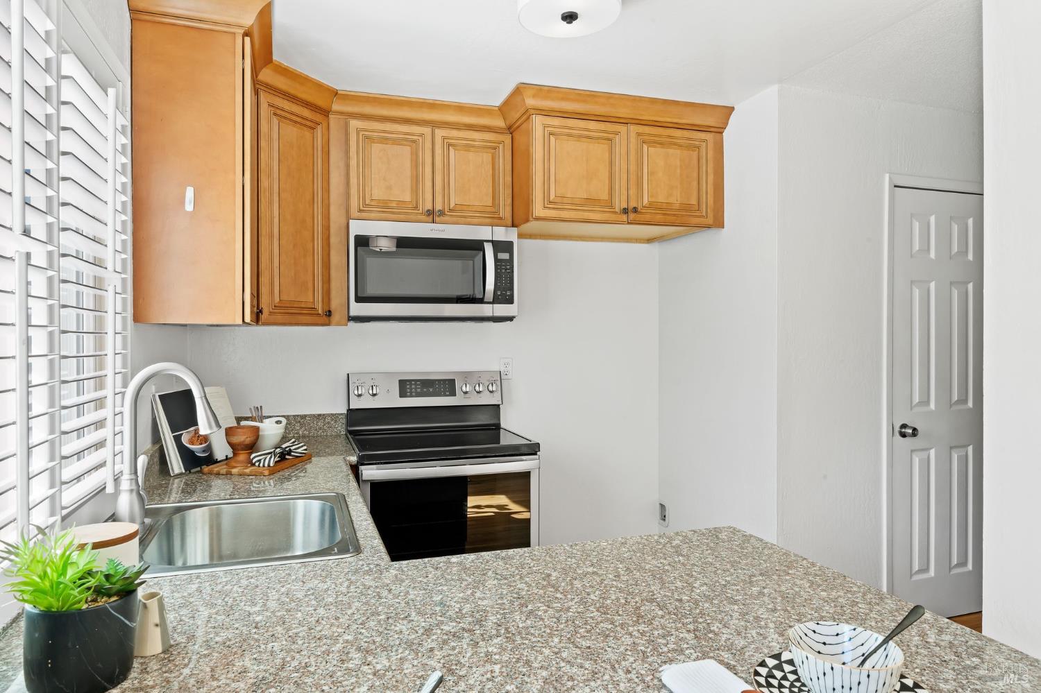 Detail Gallery Image 7 of 24 For 138 Warwick Dr #77,  Benicia,  CA 94510 - 3 Beds | 1/1 Baths