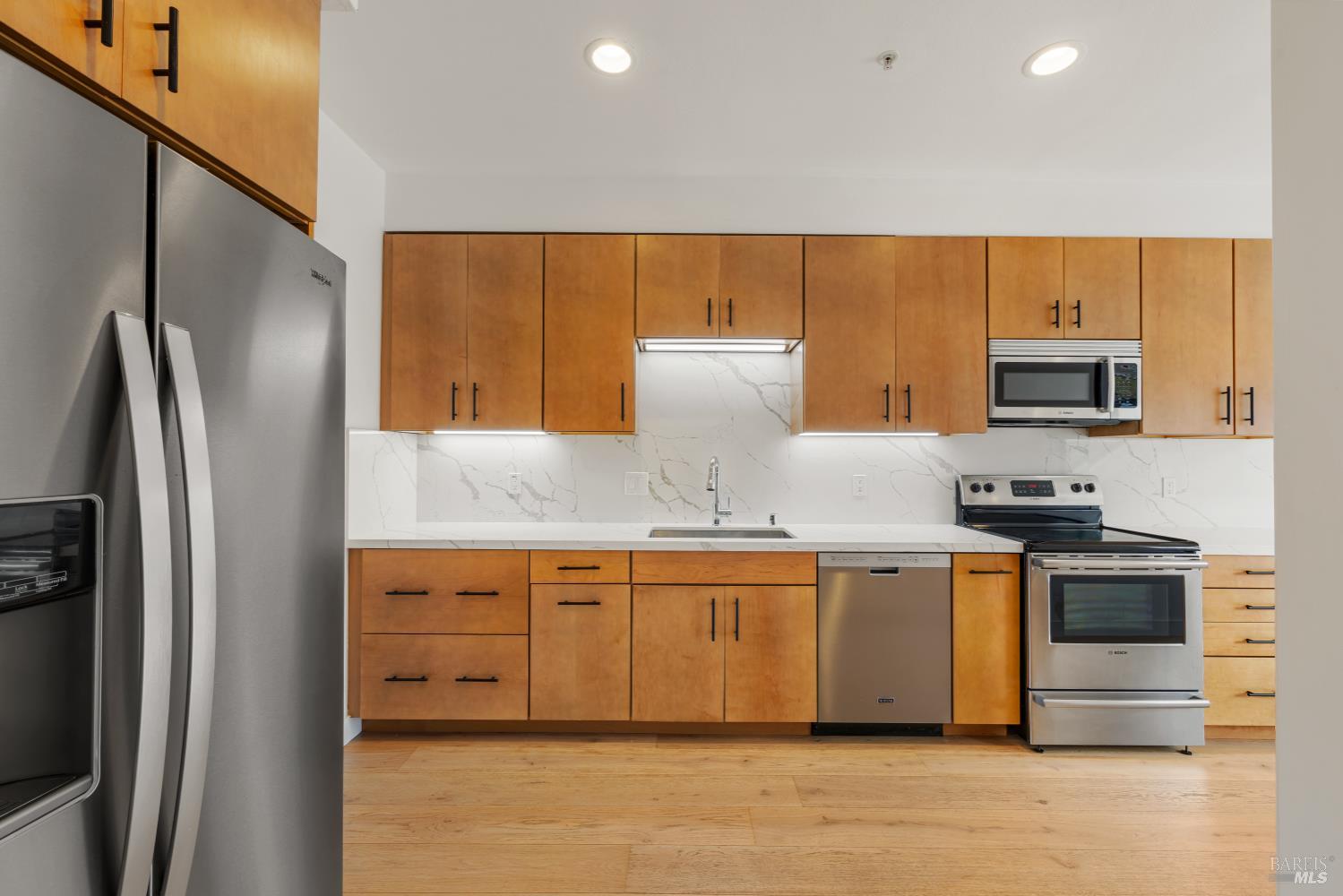 Detail Gallery Image 9 of 42 For 6033 Shelter Bay Ave, Mill Valley,  CA 94941 - 2 Beds | 2/1 Baths