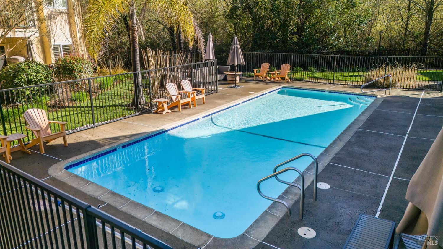 Detail Gallery Image 25 of 34 For 202 Foss Creek Cir #D,  Healdsburg,  CA 95448 - 1 Beds | 1 Baths