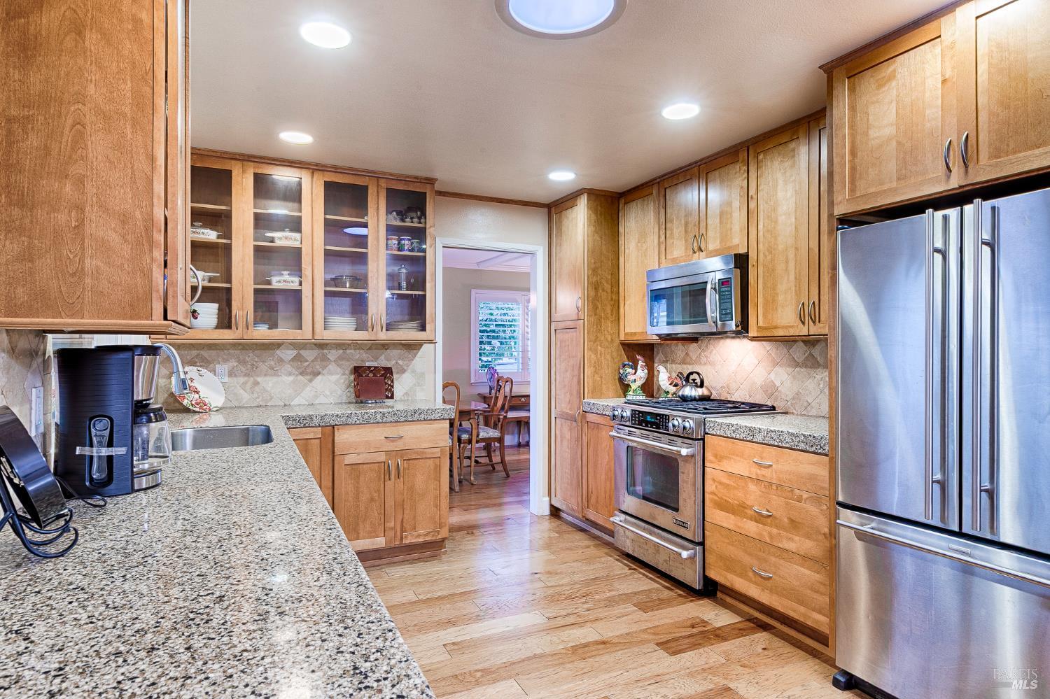 Detail Gallery Image 16 of 39 For 46 Autumn Leaf Dr, Santa Rosa,  CA 95409 - 2 Beds | 2 Baths