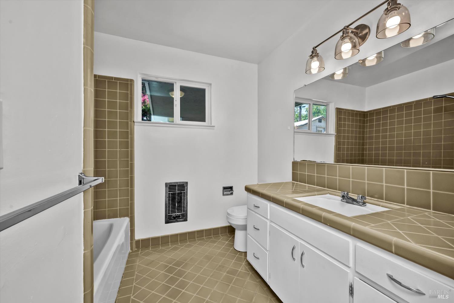 Detail Gallery Image 12 of 20 For 70 Lupoyoma Ave, Lakeport,  CA 95453 - 2 Beds | 1 Baths