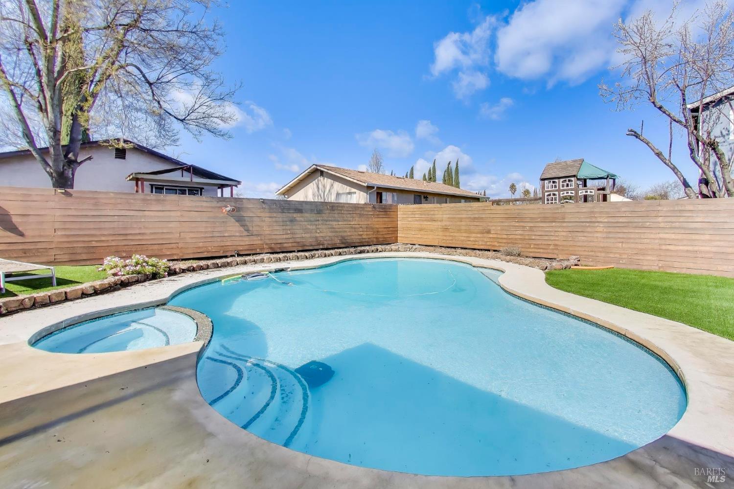 Detail Gallery Image 36 of 39 For 1210 Humphrey Dr, Suisun City,  CA 94585 - 4 Beds | 2/1 Baths