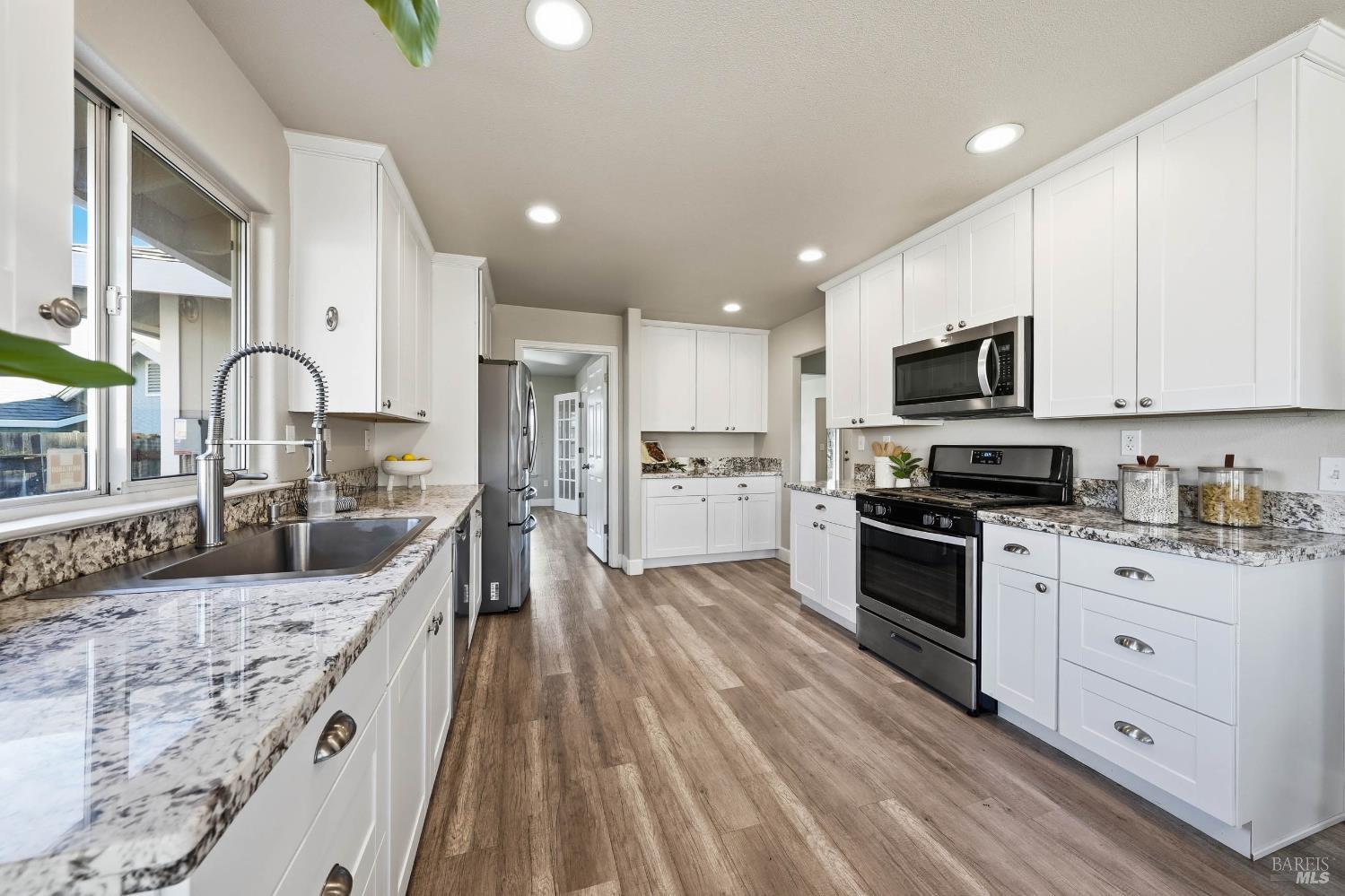 Detail Gallery Image 3 of 65 For 1448 Wild Oak Ct, Lakeport,  CA 95453 - 3 Beds | 2 Baths