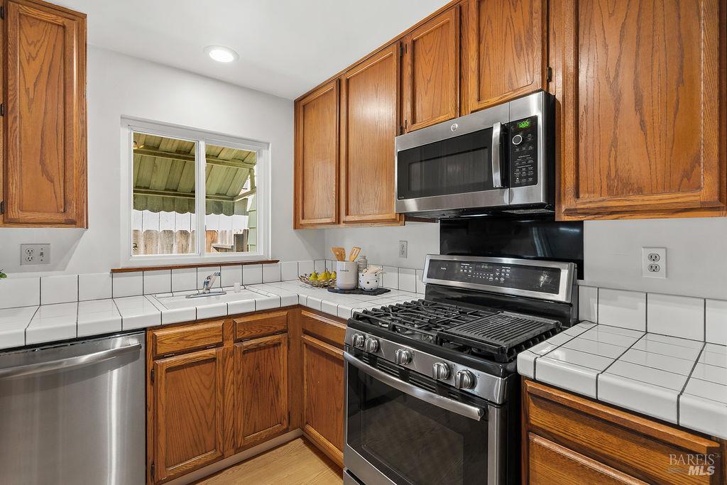 Detail Gallery Image 7 of 38 For 520 Raymond Dr, Benicia,  CA 94510 - 3 Beds | 1 Baths