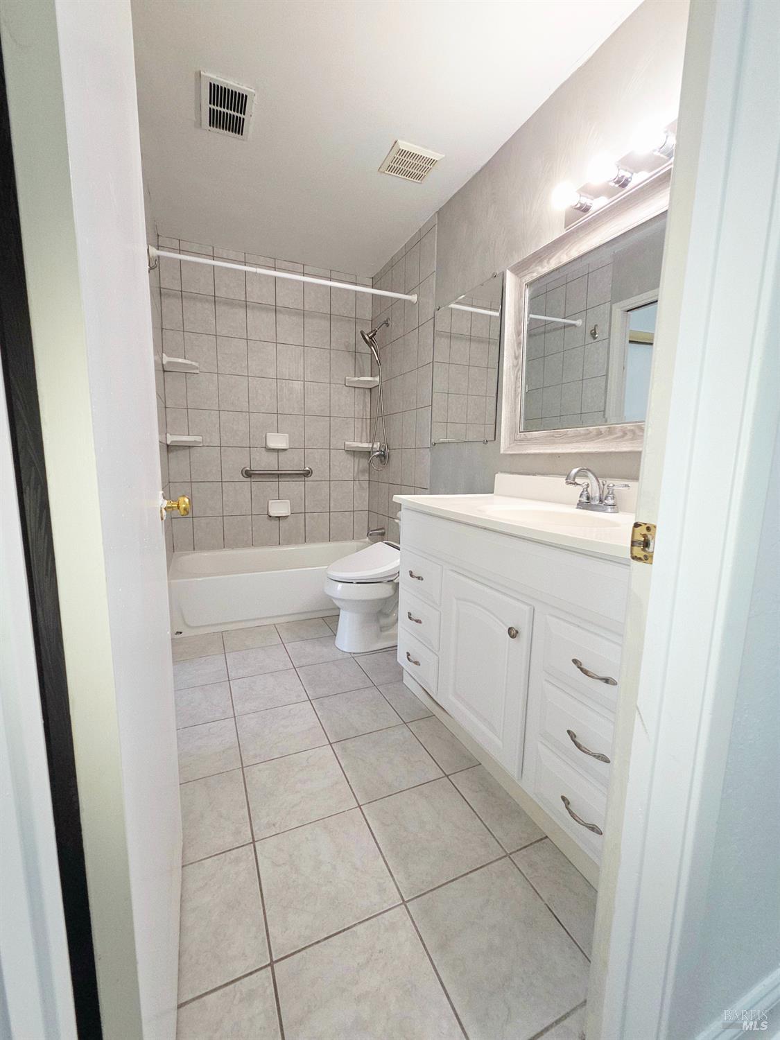 Detail Gallery Image 19 of 24 For 140 Del Rio Ct #4,  Vacaville,  CA 95687 - 3 Beds | 1 Baths