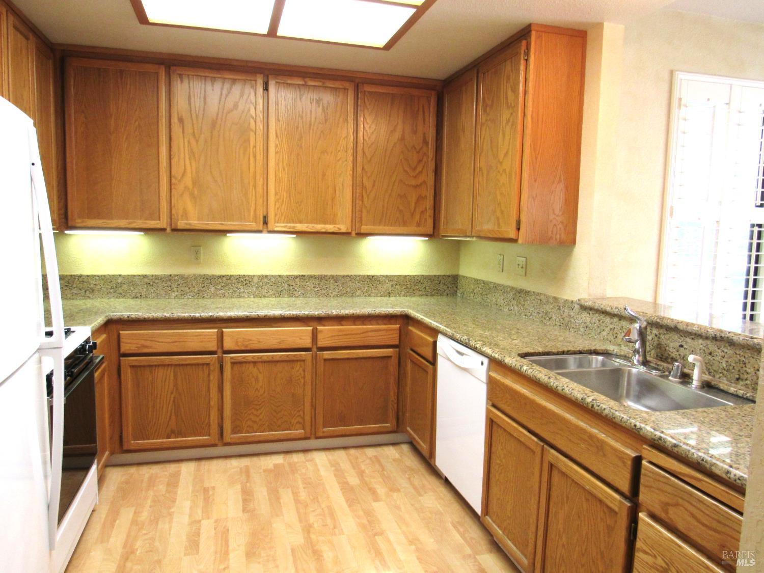 Detail Gallery Image 4 of 18 For 657 Cherry Ave, Sonoma,  CA 95476 - 2 Beds | 2 Baths