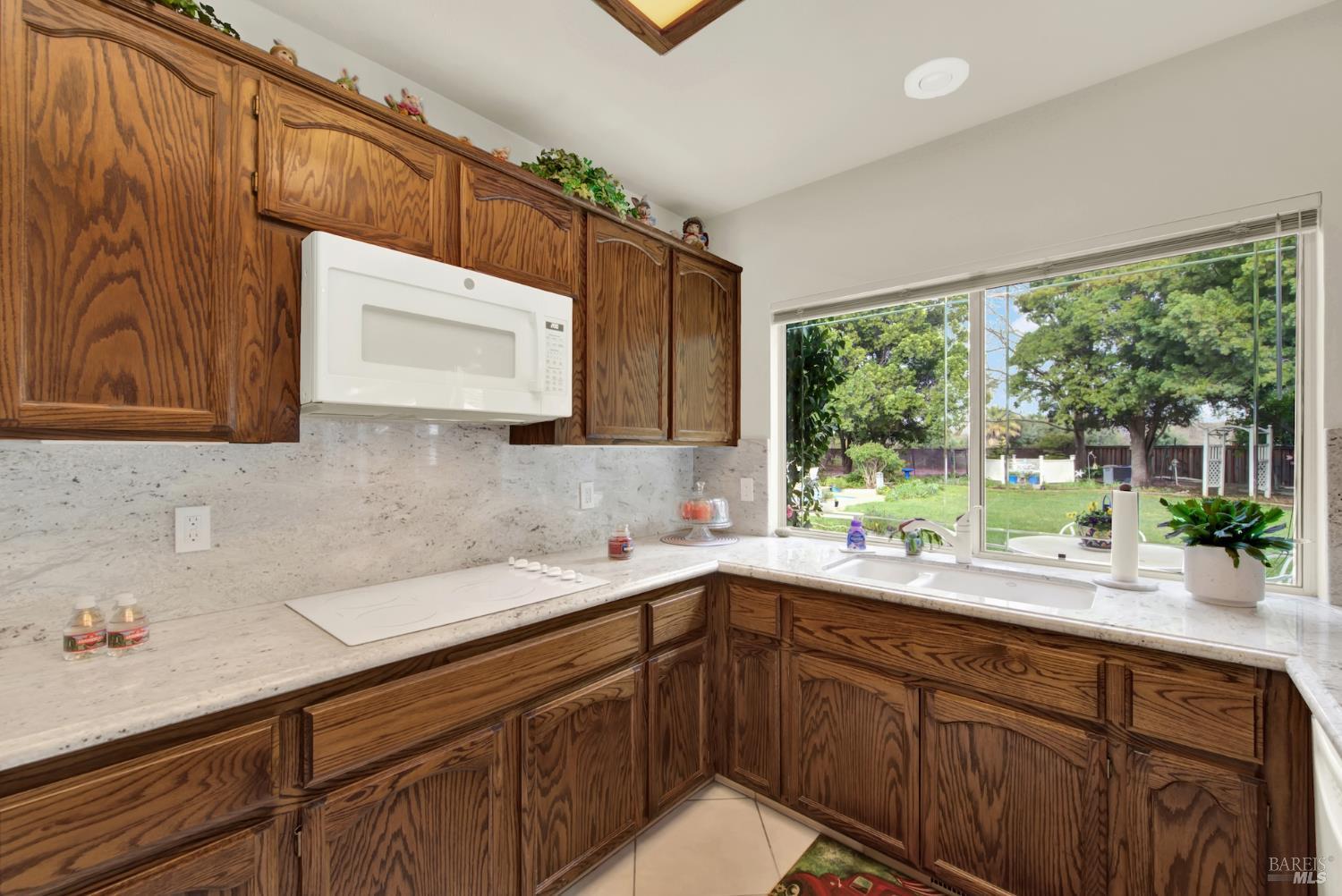 Detail Gallery Image 17 of 61 For 325 Fieldstone Ct, Vacaville,  CA 95687 - 5 Beds | 3 Baths