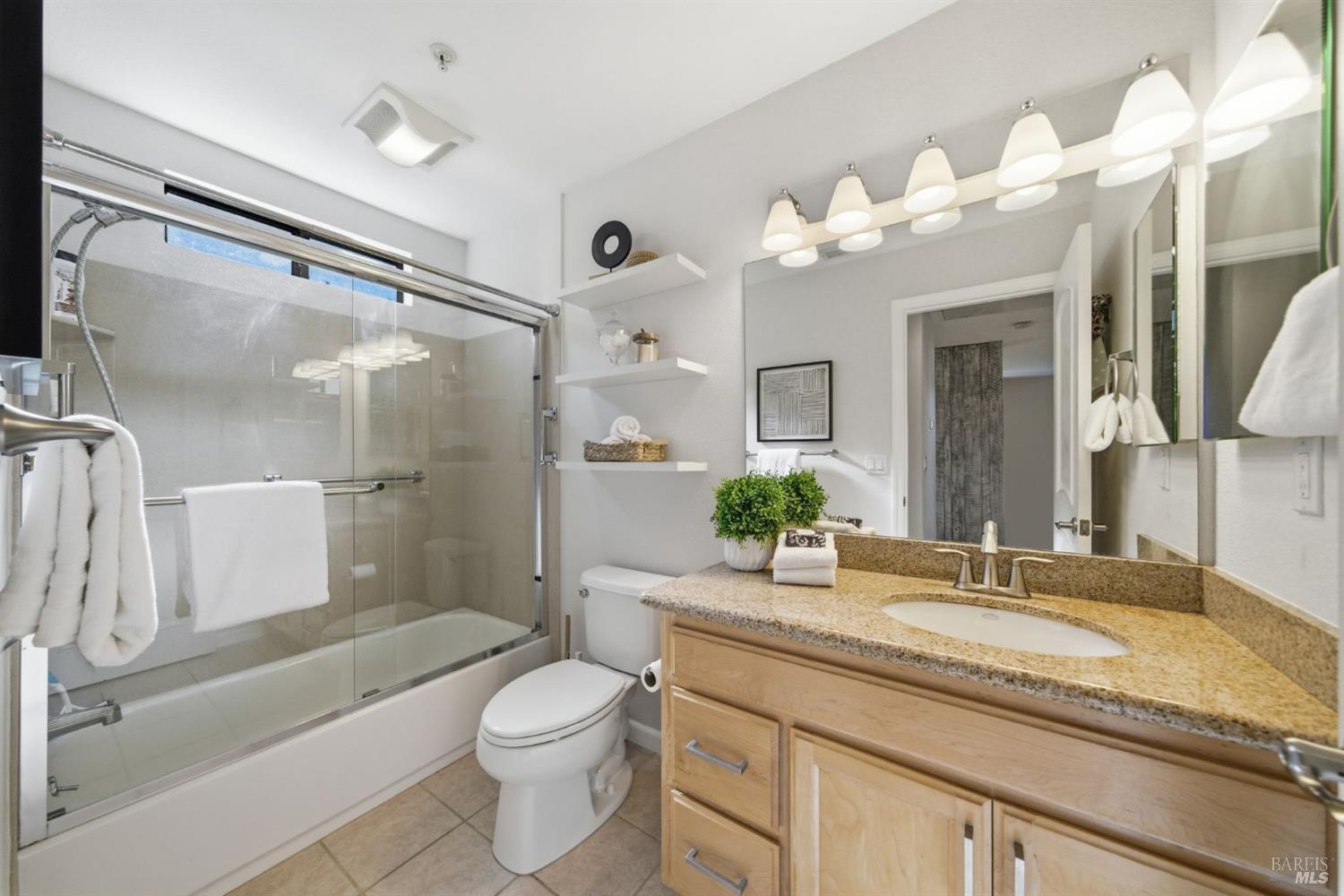 Detail Gallery Image 15 of 34 For 202 Foss Creek Cir #D,  Healdsburg,  CA 95448 - 1 Beds | 1 Baths