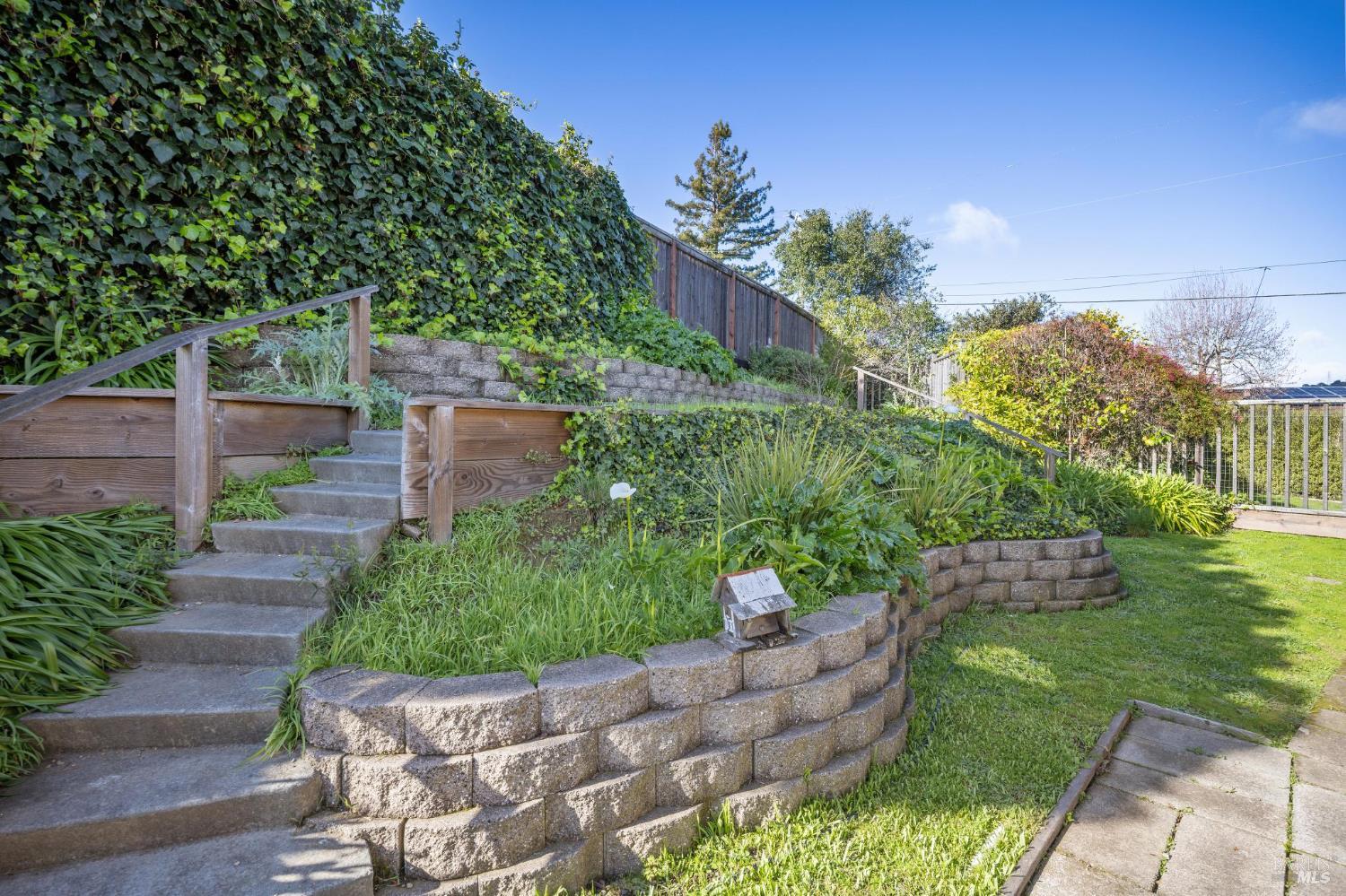 Detail Gallery Image 17 of 67 For 3 Longfellow Rd, Mill Valley,  CA 94941 - 4 Beds | 3 Baths