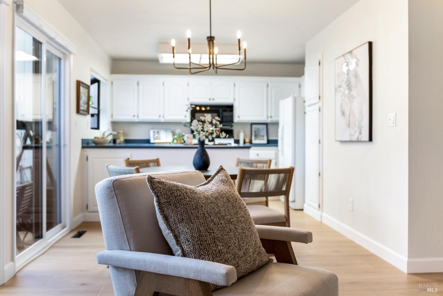 Detail Gallery Image 8 of 36 For 2791 Mcbride Ln #139,  Santa Rosa,  CA 95403 - 3 Beds | 2/1 Baths