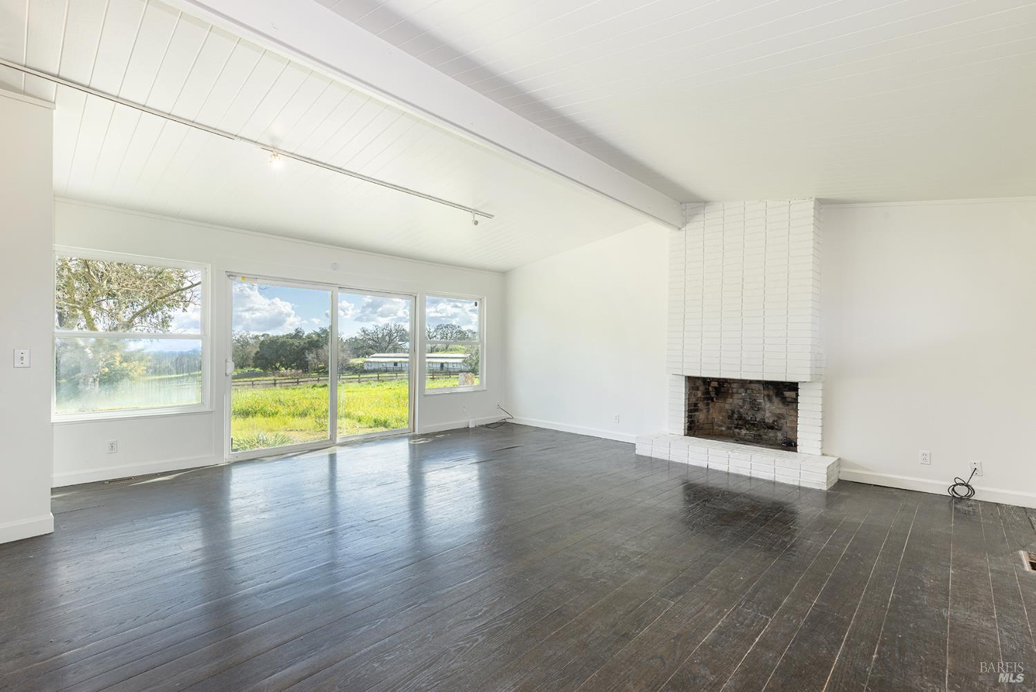 Detail Gallery Image 8 of 36 For 1150 Sobre Vista Rd, Sonoma,  CA 95476 - 2 Beds | 1/1 Baths