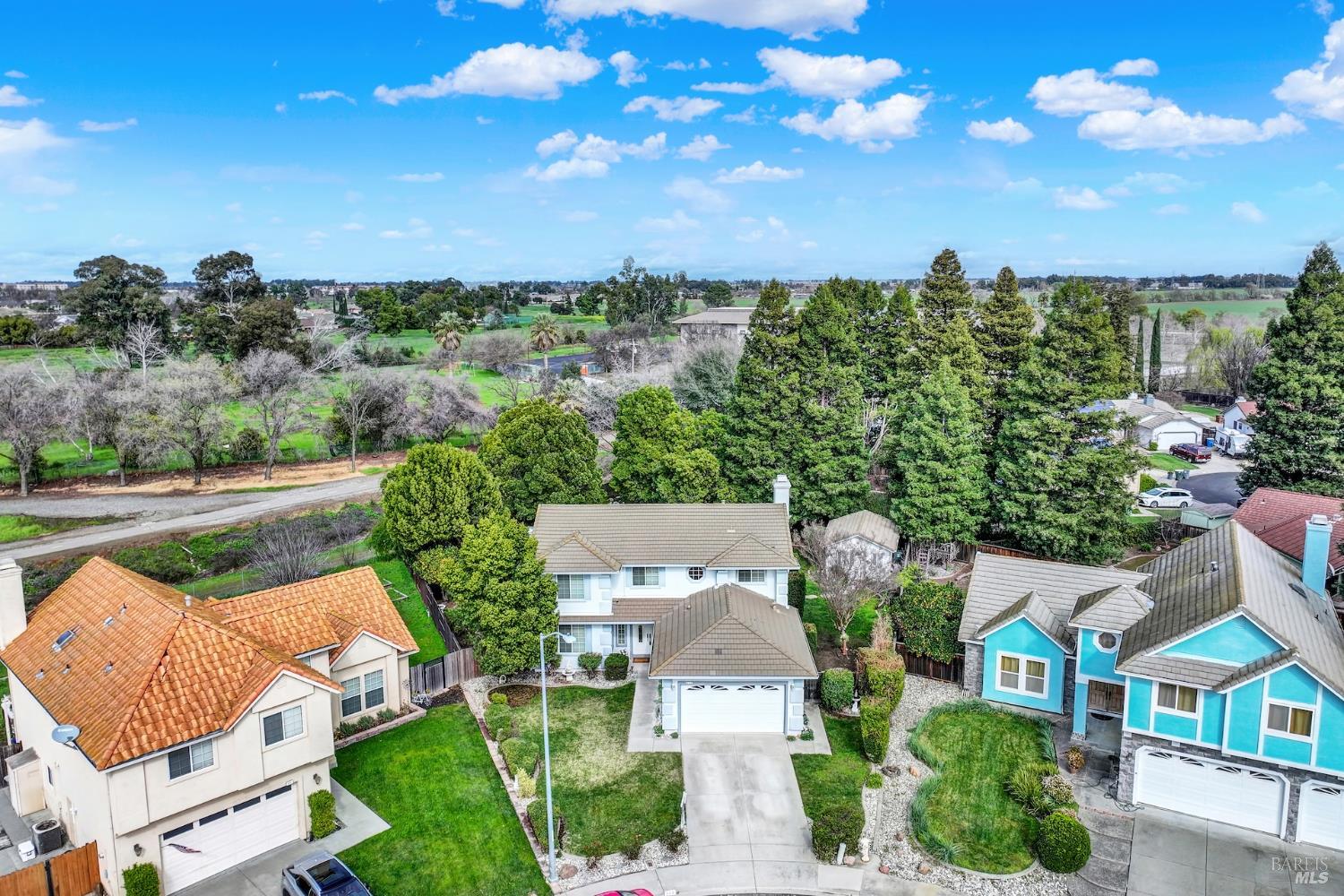 Detail Gallery Image 4 of 61 For 325 Fieldstone Ct, Vacaville,  CA 95687 - 5 Beds | 3 Baths