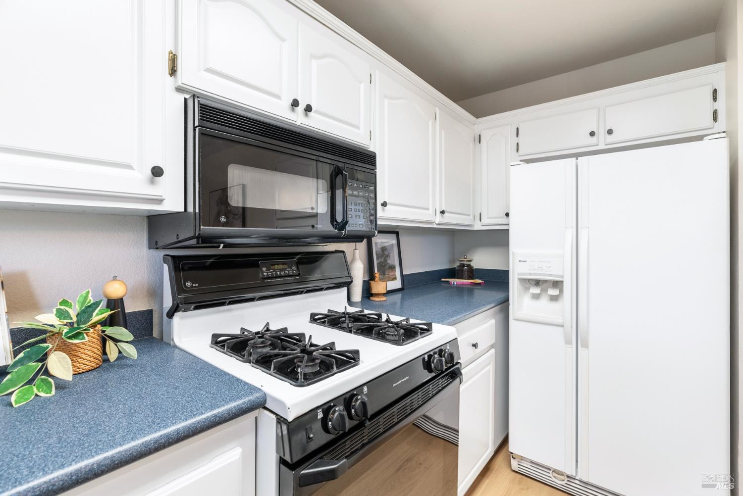 Detail Gallery Image 15 of 36 For 2791 Mcbride Ln #139,  Santa Rosa,  CA 95403 - 3 Beds | 2/1 Baths