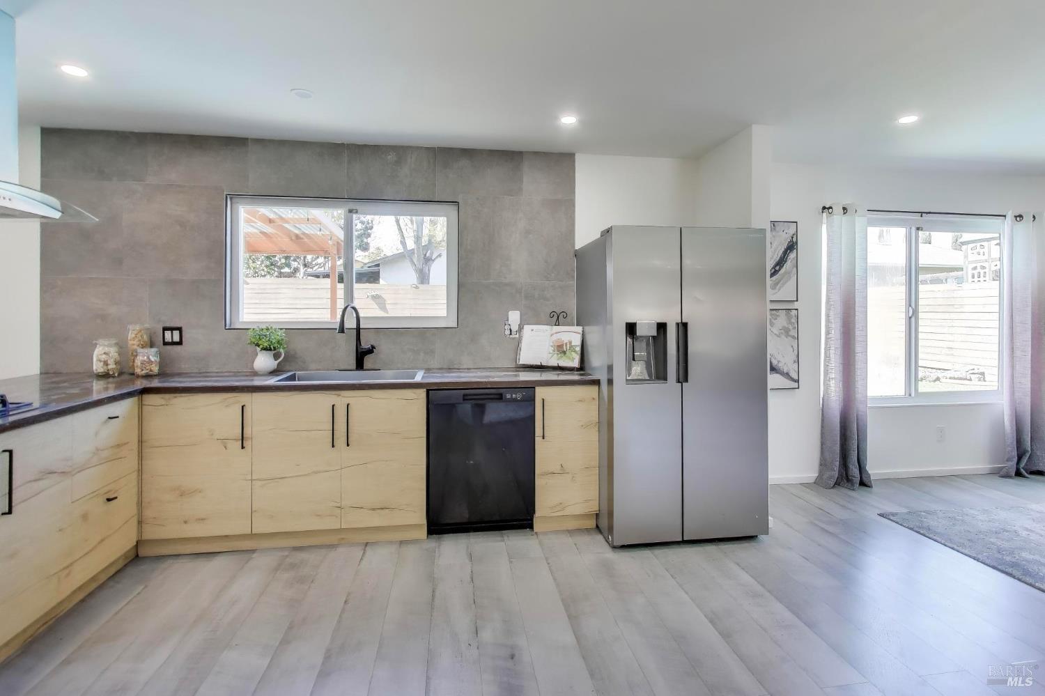 Detail Gallery Image 12 of 39 For 1210 Humphrey Dr, Suisun City,  CA 94585 - 4 Beds | 2/1 Baths