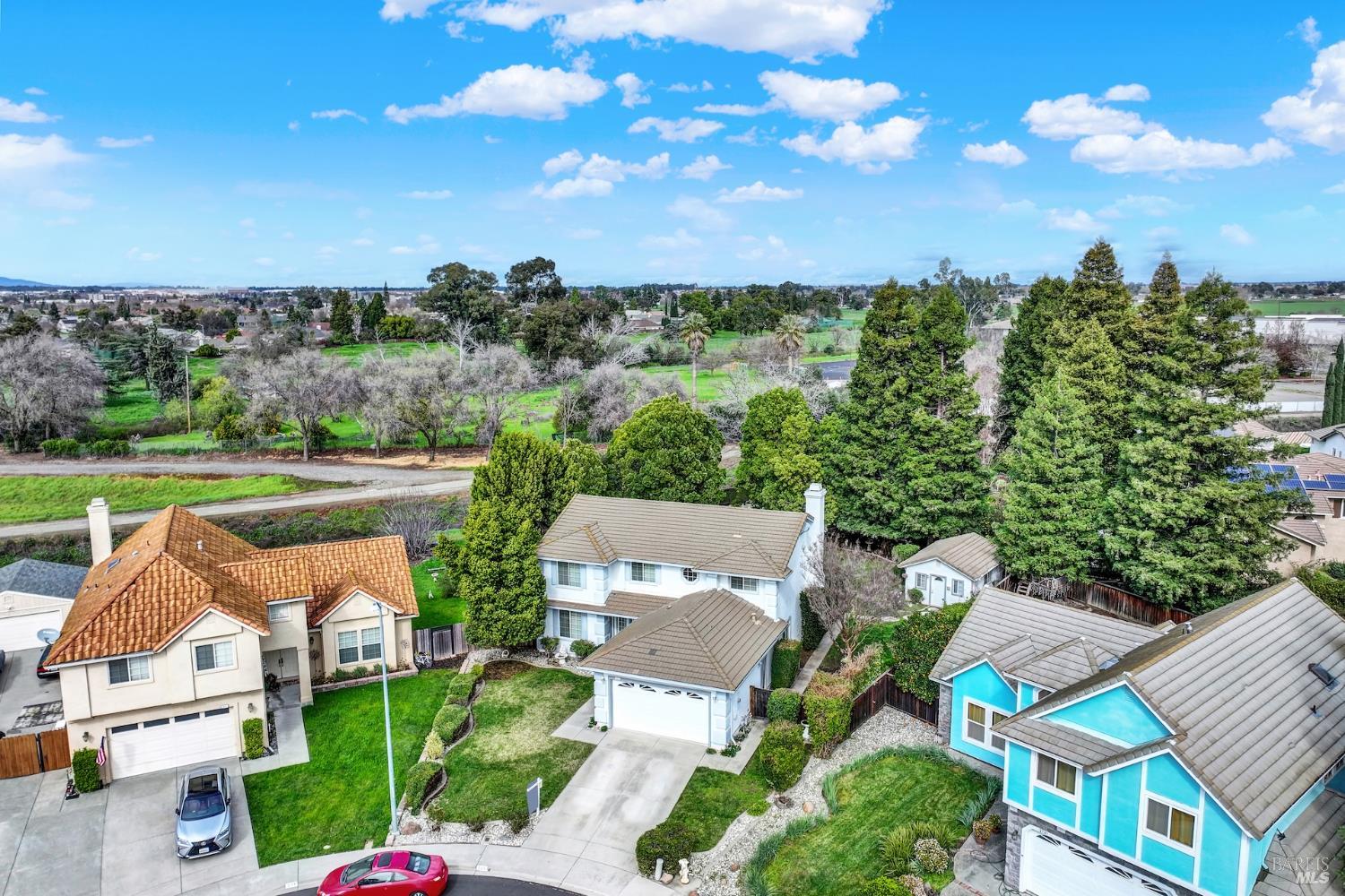 Detail Gallery Image 5 of 61 For 325 Fieldstone Ct, Vacaville,  CA 95687 - 5 Beds | 3 Baths