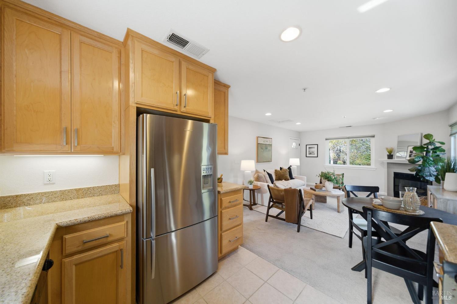 Detail Gallery Image 12 of 34 For 202 Foss Creek Cir #D,  Healdsburg,  CA 95448 - 1 Beds | 1 Baths