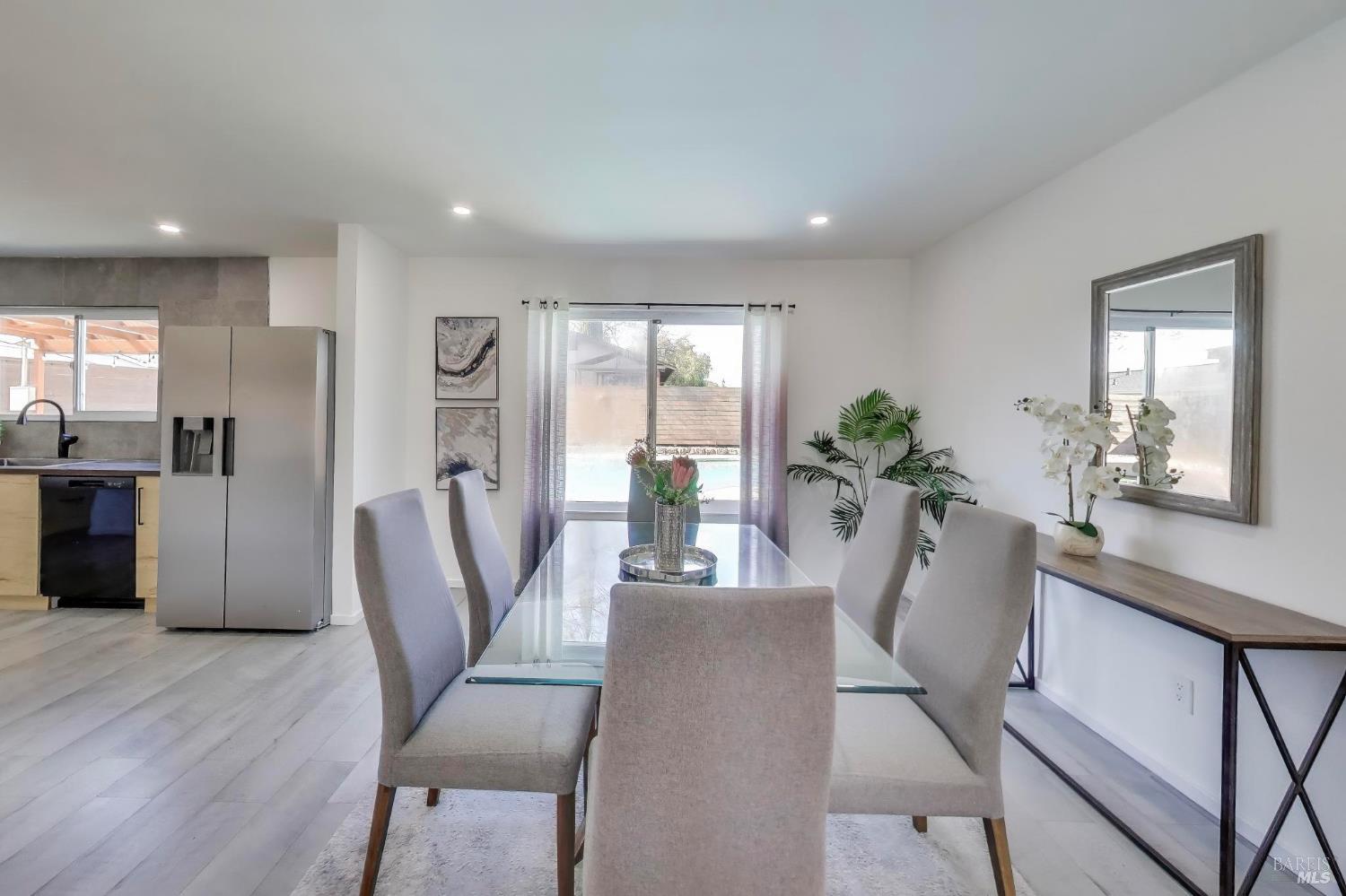 Detail Gallery Image 8 of 39 For 1210 Humphrey Dr, Suisun City,  CA 94585 - 4 Beds | 2/1 Baths