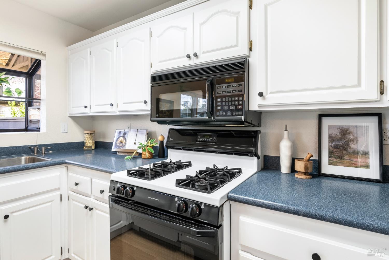 Detail Gallery Image 14 of 36 For 2791 Mcbride Ln #139,  Santa Rosa,  CA 95403 - 3 Beds | 2/1 Baths