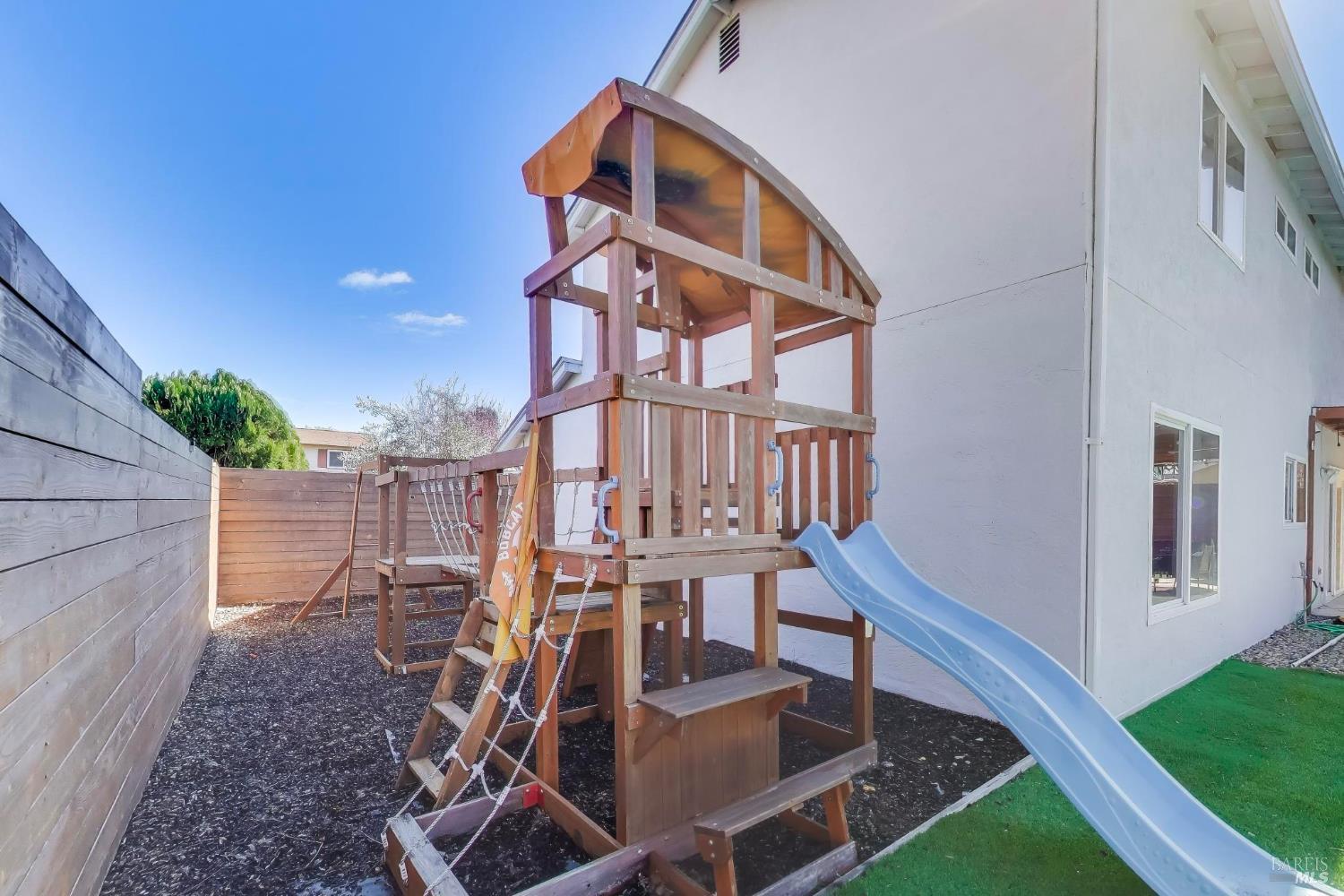 Detail Gallery Image 38 of 39 For 1210 Humphrey Dr, Suisun City,  CA 94585 - 4 Beds | 2/1 Baths