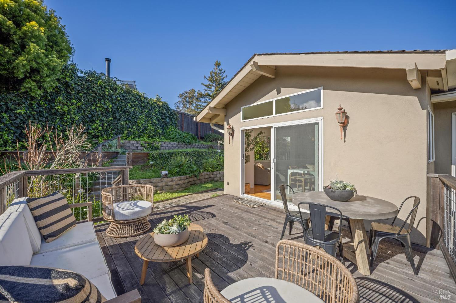 Detail Gallery Image 15 of 67 For 3 Longfellow Rd, Mill Valley,  CA 94941 - 4 Beds | 3 Baths