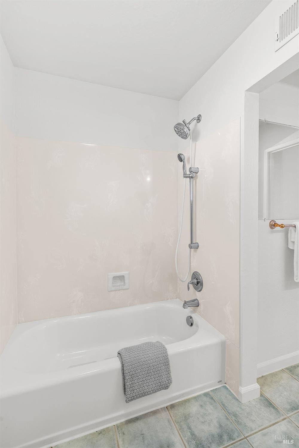 Detail Gallery Image 19 of 38 For 520 Raymond Dr, Benicia,  CA 94510 - 3 Beds | 1 Baths