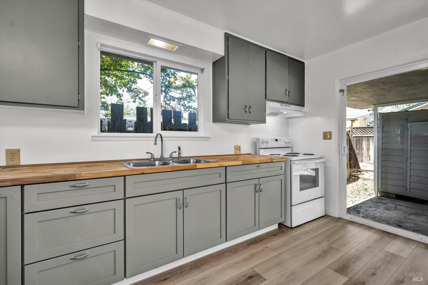 Detail Gallery Image 9 of 20 For 70 Lupoyoma Ave, Lakeport,  CA 95453 - 2 Beds | 1 Baths