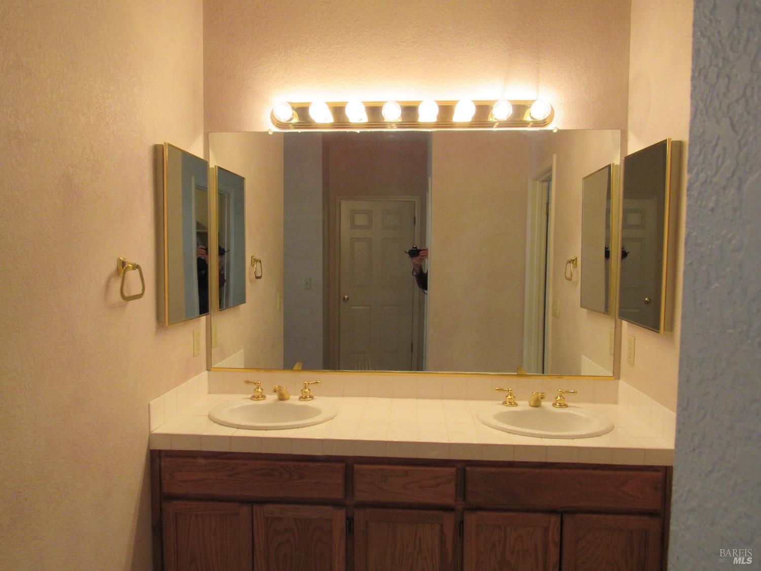 Detail Gallery Image 14 of 18 For 657 Cherry Ave, Sonoma,  CA 95476 - 2 Beds | 2 Baths