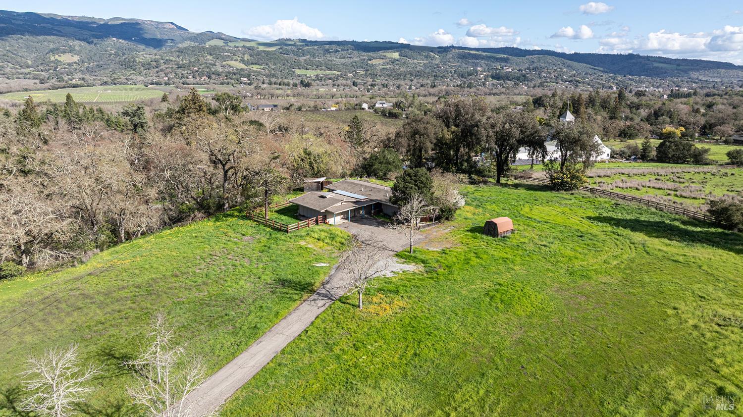 Detail Gallery Image 5 of 36 For 1150 Sobre Vista Rd, Sonoma,  CA 95476 - 2 Beds | 1/1 Baths