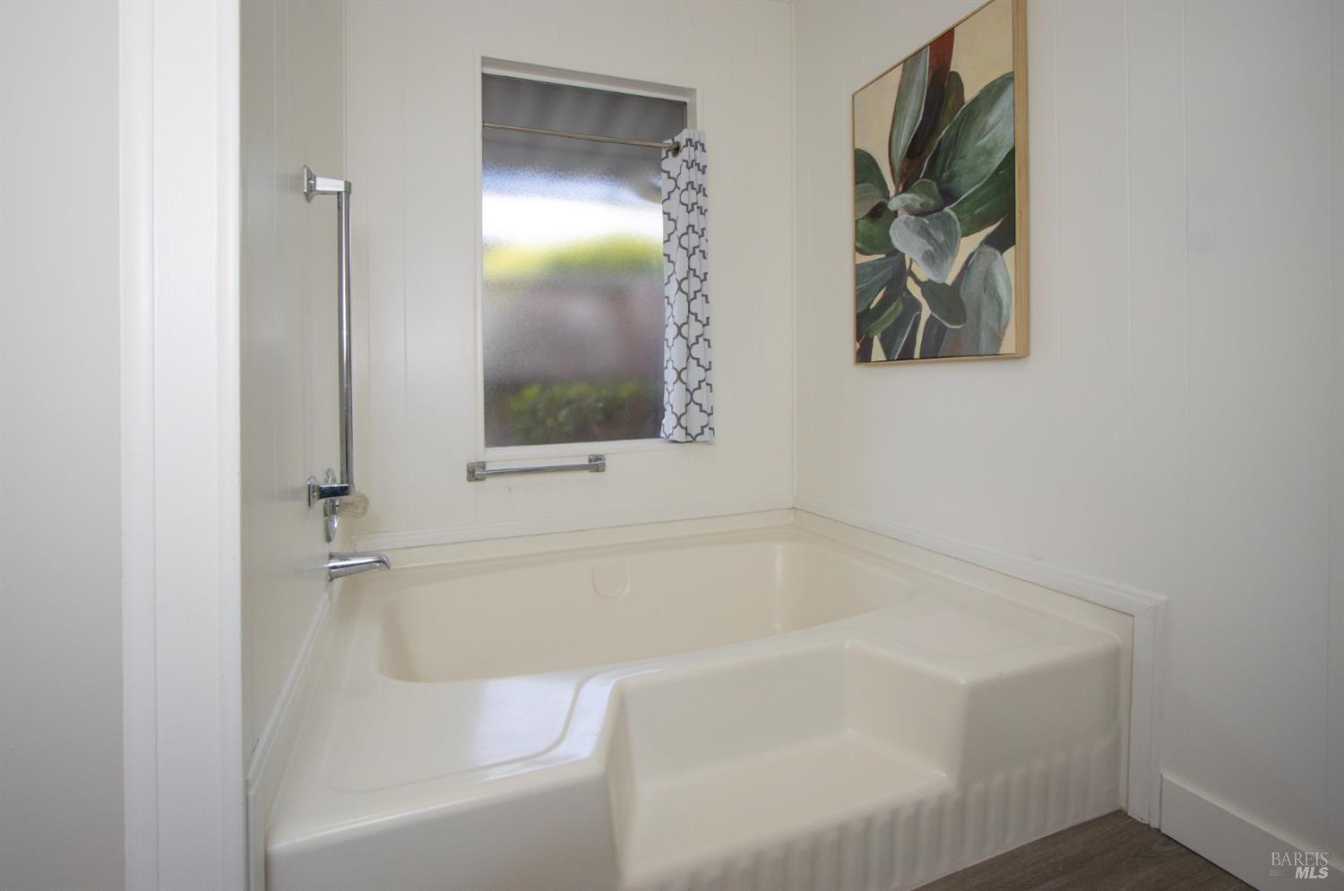 Detail Gallery Image 18 of 29 For 9 Fallen Leaf Way, Novato,  CA 94949 - 2 Beds | 2 Baths