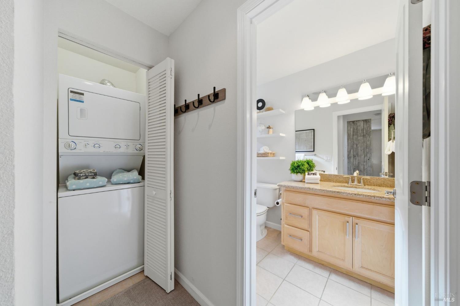 Detail Gallery Image 17 of 34 For 202 Foss Creek Cir #D,  Healdsburg,  CA 95448 - 1 Beds | 1 Baths