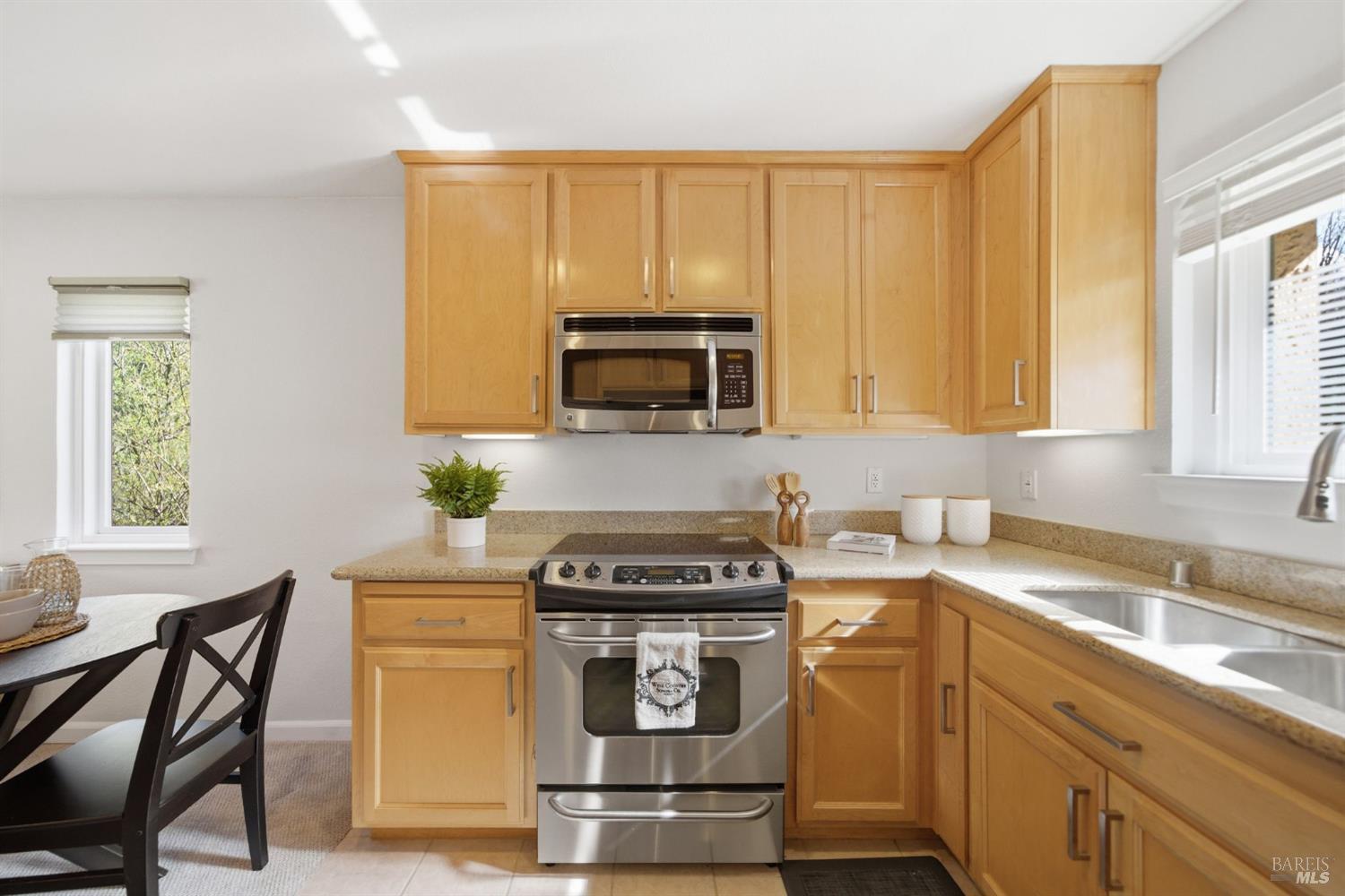 Detail Gallery Image 11 of 34 For 202 Foss Creek Cir #D,  Healdsburg,  CA 95448 - 1 Beds | 1 Baths