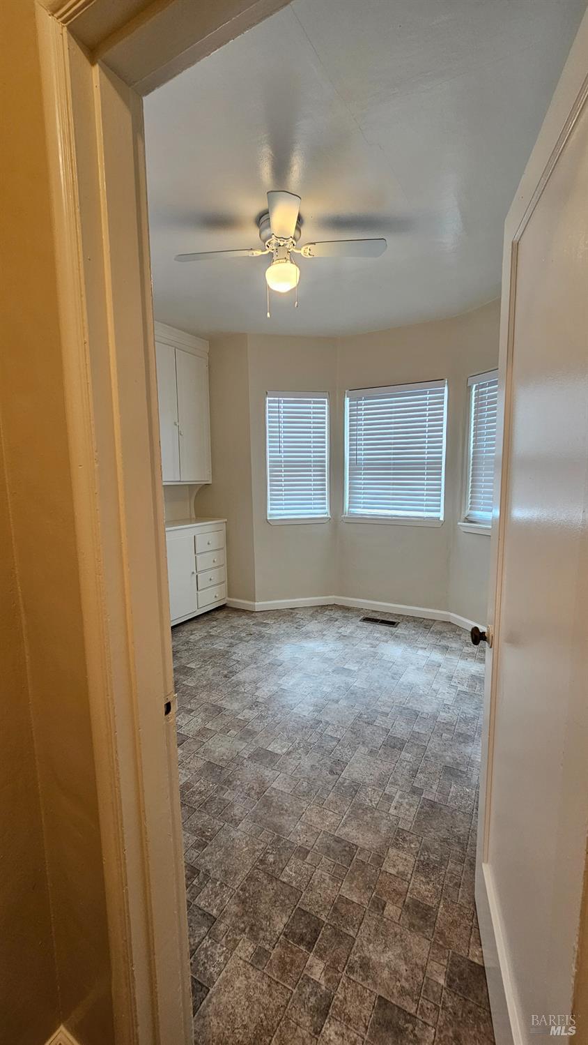 Detail Gallery Image 4 of 5 For 1448 Rice St #A,  Vallejo,  CA 94590 - 1 Beds | 1 Baths