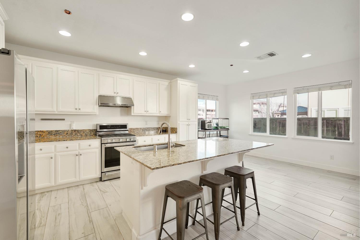 Detail Gallery Image 4 of 77 For 1205 Cornell Ct, Dixon,  CA 95620 - 4 Beds | 3 Baths