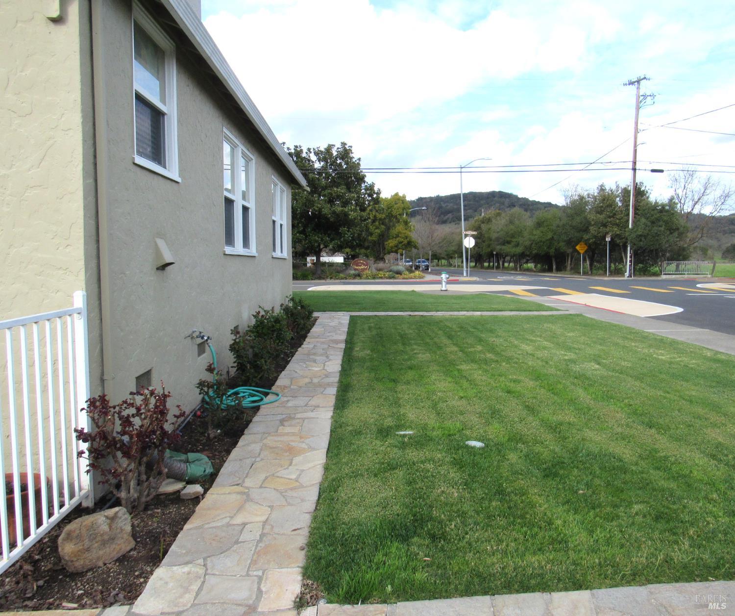 Detail Gallery Image 8 of 20 For 403 W Spain St, Sonoma,  CA 95476 - 2 Beds | 2 Baths