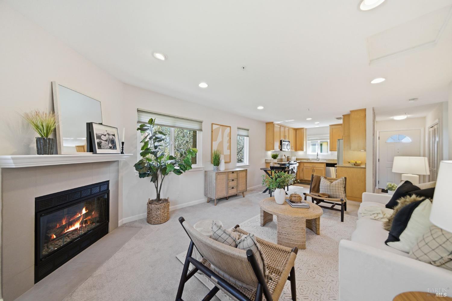 Detail Gallery Image 5 of 34 For 202 Foss Creek Cir #D,  Healdsburg,  CA 95448 - 1 Beds | 1 Baths