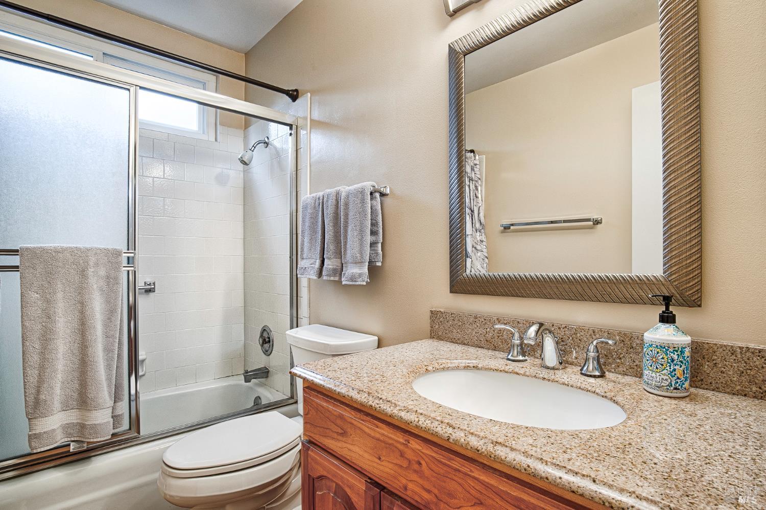 Detail Gallery Image 22 of 39 For 46 Autumn Leaf Dr, Santa Rosa,  CA 95409 - 2 Beds | 2 Baths