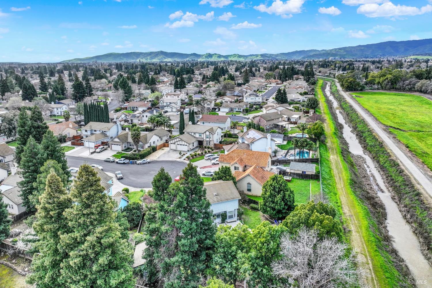 Detail Gallery Image 45 of 61 For 325 Fieldstone Ct, Vacaville,  CA 95687 - 5 Beds | 3 Baths