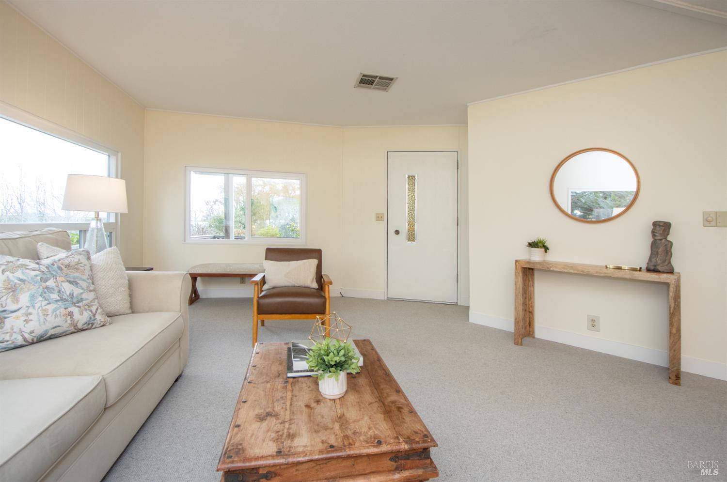 Detail Gallery Image 6 of 29 For 9 Fallen Leaf Way, Novato,  CA 94949 - 2 Beds | 2 Baths