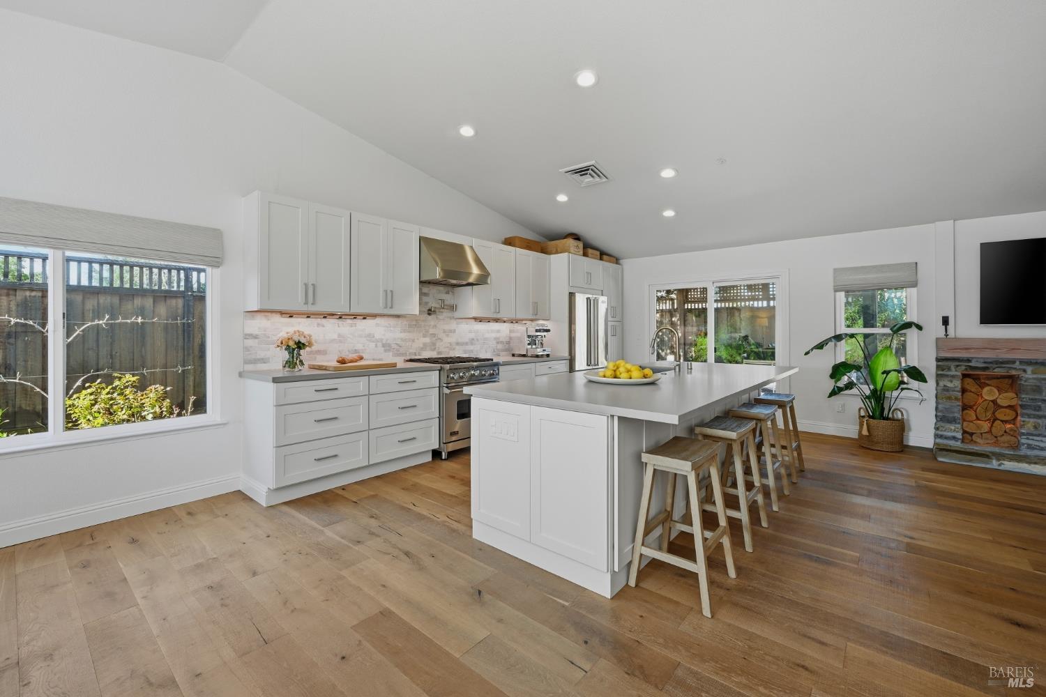 Detail Gallery Image 8 of 41 For 20 Caber Ct, Napa,  CA 94558 - 3 Beds | 2 Baths