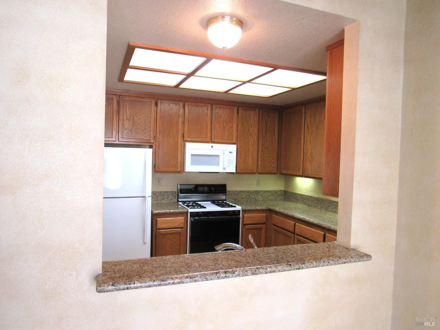 Detail Gallery Image 5 of 18 For 657 Cherry Ave, Sonoma,  CA 95476 - 2 Beds | 2 Baths