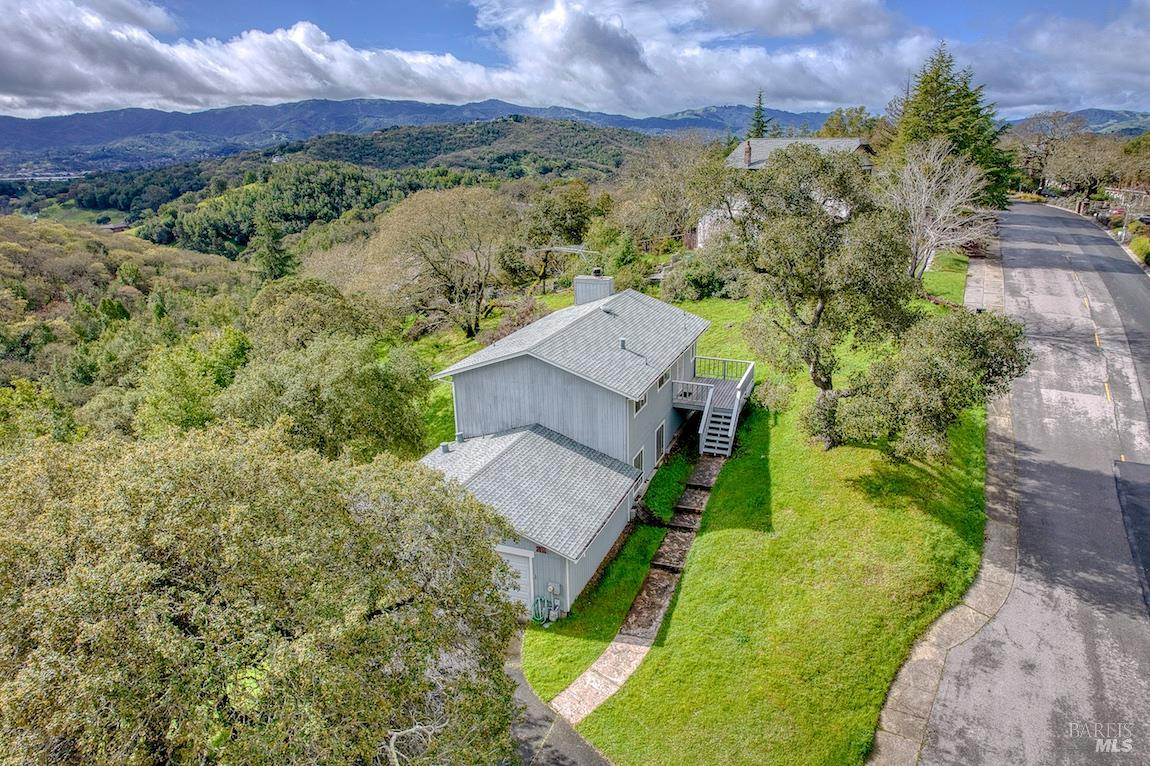 Detail Gallery Image 11 of 71 For 2511 Laguna Vista Dr, Novato,  CA 94945 - 3 Beds | 2/1 Baths