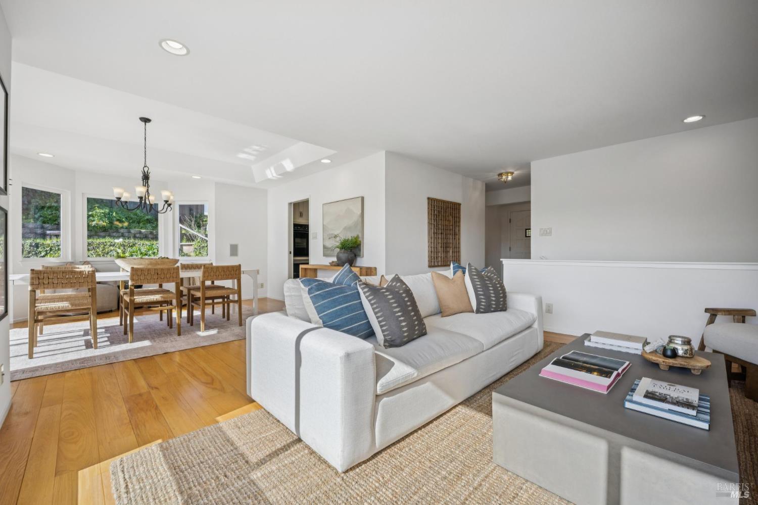 Detail Gallery Image 10 of 67 For 3 Longfellow Rd, Mill Valley,  CA 94941 - 4 Beds | 3 Baths